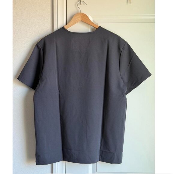 Figs Leon Three-Pocket Scrub Top in Charcoal, Size Large - Picture 8 of 8